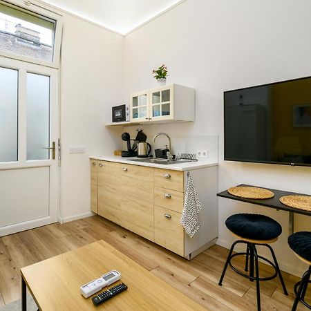 Stylish Yellow Suite In The Heart Of Budapest Exterior foto