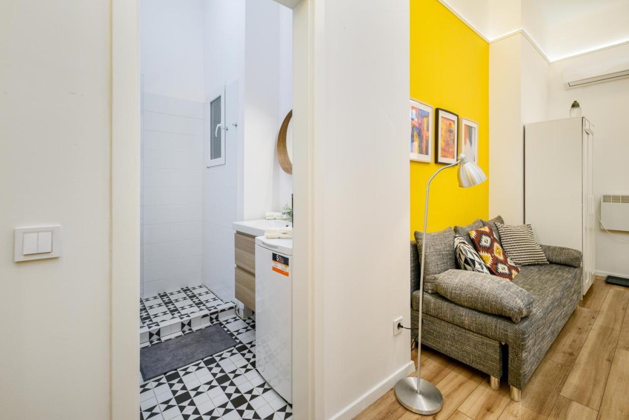 Stylish Yellow Suite In The Heart Of Budapest Exterior foto